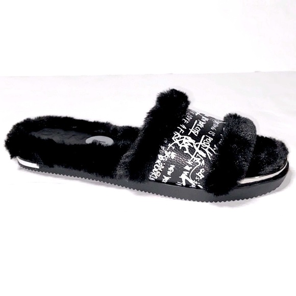 NEW DKNY Bevan Flat Faux Fur NYC
Graffiti slides 7 - Picture 1 of 7